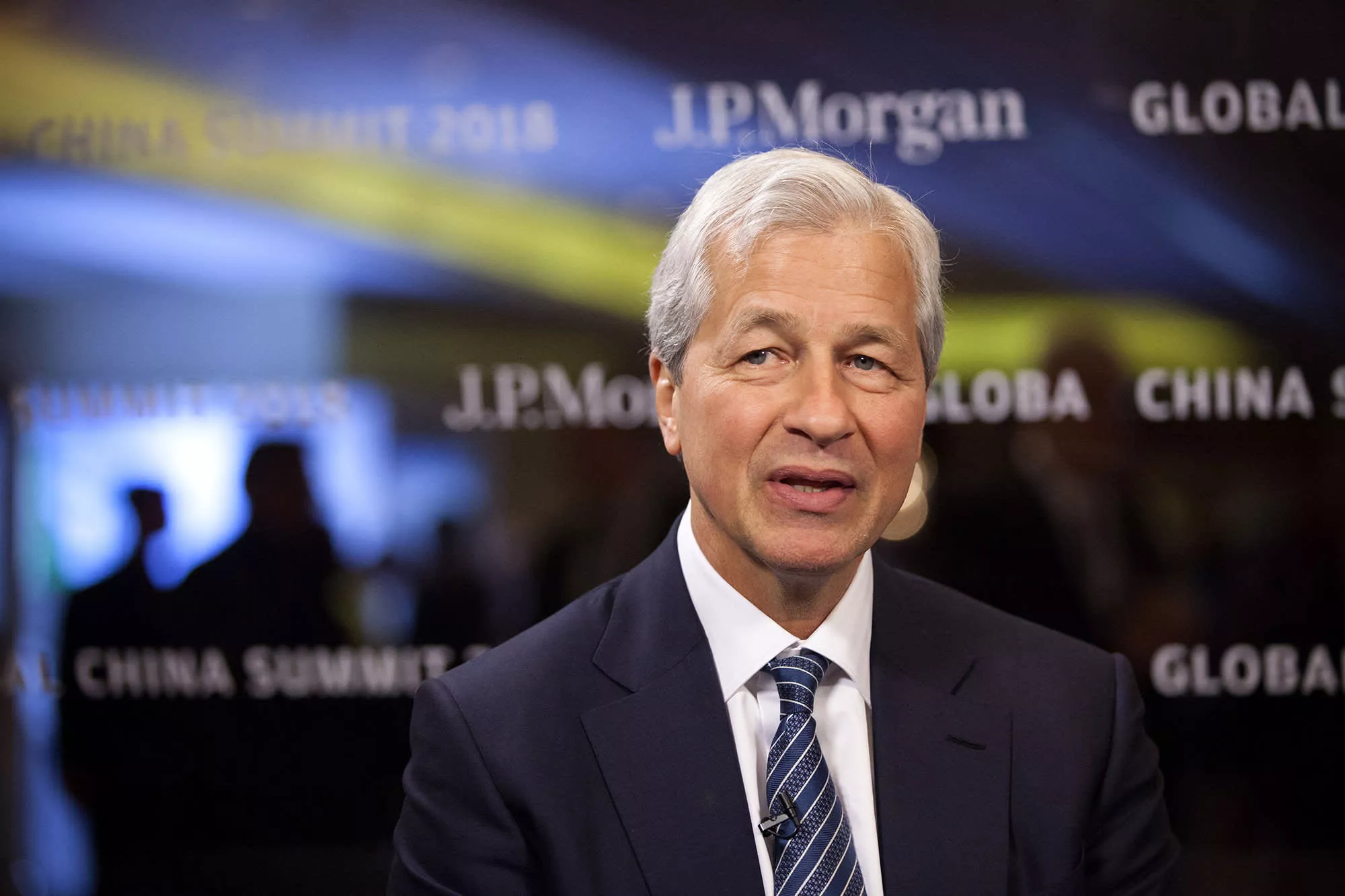 Jamie Dimon Demands Equal Rules for Stablecoin Rewards as Crypto Regulation Debate Intensifies